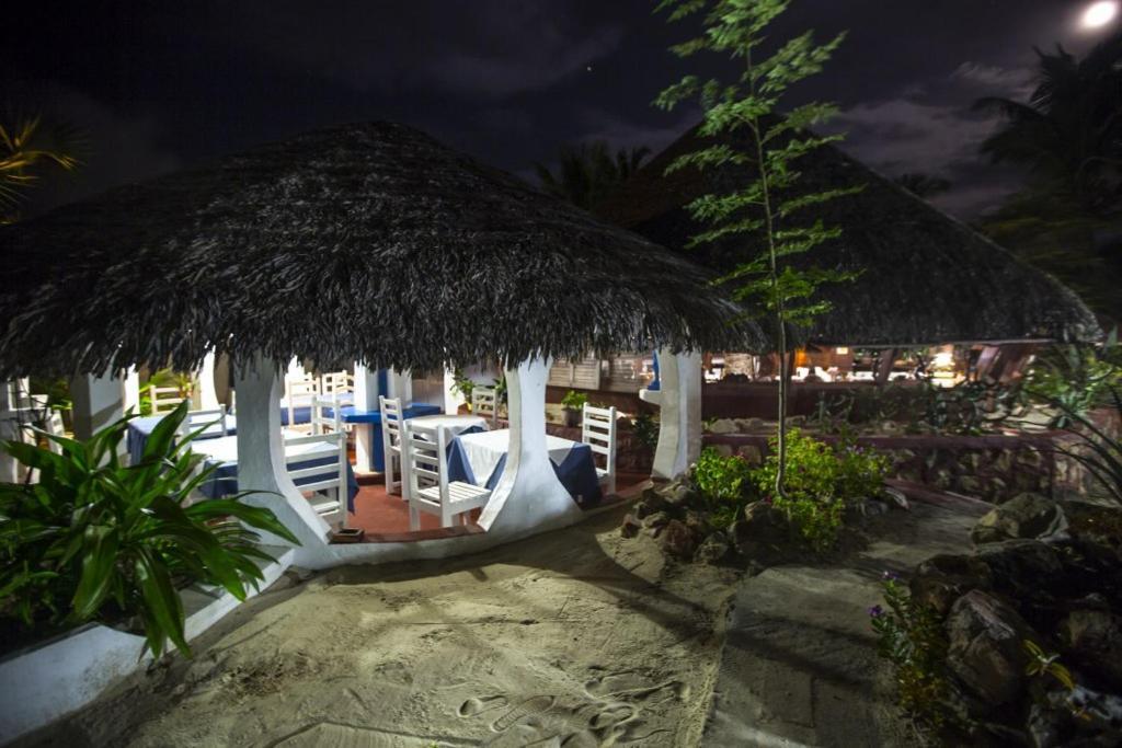 Chez Maggie Hotel & Restaurant 穆龙达瓦 外观 照片