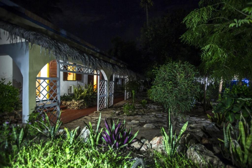 Chez Maggie Hotel & Restaurant 穆龙达瓦 外观 照片